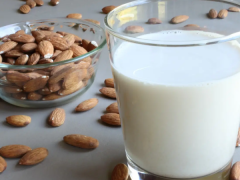 Almond milk nutrition:Almond milk mainly contains nutrients such as calories, fat, protein, vitamin